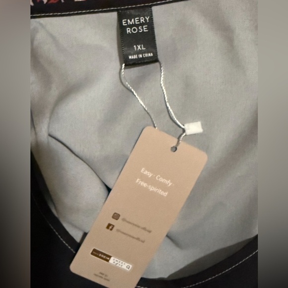 Emery Rose Floral Long Sleeve Navy Top Women’s Size 1XL (New with Tag) - Picture 3 of 3